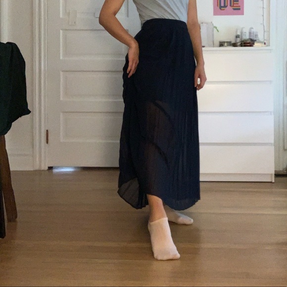NEW - BCBG navy blue maxi pleated skirt - Picture 5 of 5